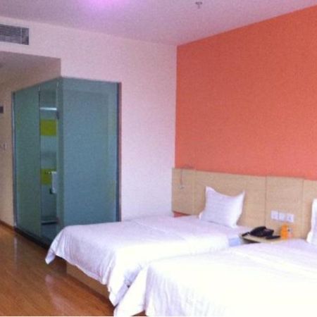 7 Days Inn Chengdu East Railway Station West Squar Extérieur photo