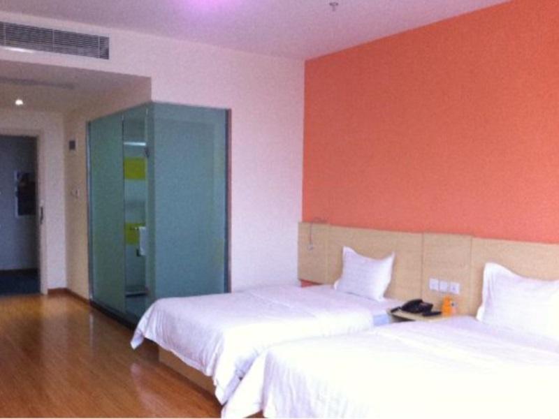 7 Days Inn Chengdu East Railway Station West Squar Extérieur photo